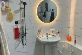 იყიდება ბინა, 4 ოთახიანი, ძველი აშენებული, თბილისი, ნუცუბიძის ფერდობი