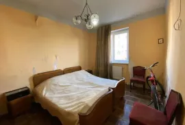 იყიდება ბინა, 4 ოთახიანი, ძველი აშენებული, თბილისი, ნუცუბიძის ფერდობი