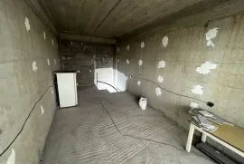 For Rent, Universal commercial space, Sanzona