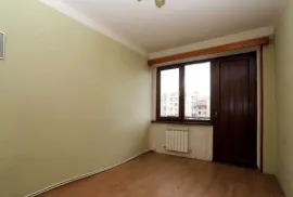 იყიდება ბინა, 4 ოთახიანი, ძველი აშენებული, თბილისი, ზაჰესი