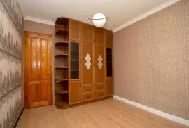 იყიდება ბინა, 4 ოთახიანი, ძველი აშენებული, თბილისი, ზაჰესი