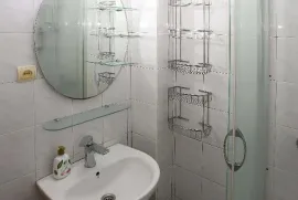 იყიდება ბინა, 4 ოთახიანი, ძველი აშენებული, თბილისი, ზაჰესი