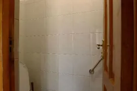 იყიდება ბინა, 4 ოთახიანი, ძველი აშენებული, თბილისი, ზაჰესი