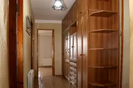 იყიდება ბინა, 4 ოთახიანი, ძველი აშენებული, თბილისი, ზაჰესი