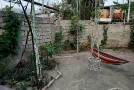 იყიდება სახლი, 8 ოთახიანი, თბილისი, სვანეთის უბანი