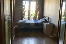 იყიდება ბინა, 3 ოთახიანი, ძველი აშენებული, თბილისი, ვერა