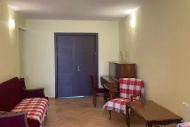 იყიდება ბინა, 3 ოთახიანი, ძველი აშენებული, თბილისი, საბურთალო