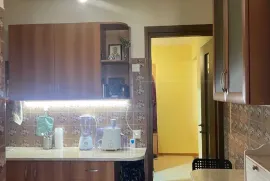 იყიდება ბინა, 3 ოთახიანი, ძველი აშენებული, თბილისი, საბურთალო