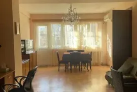 იყიდება ბინა, 3 ოთახიანი, ძველი აშენებული, თბილისი, საბურთალო