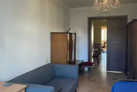 იყიდება ბინა, 3 ოთახიანი, ძველი აშენებული, თბილისი, საბურთალო