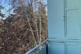 იყიდება ბინა, 3 ოთახიანი, ძველი აშენებული, თბილისი, საბურთალო