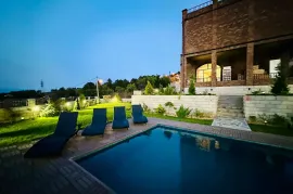 Продается Дом, 7 Kомнатная,  Окрестности Тбилиси, Цхнети