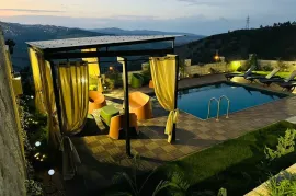 Продается Дом, 7 Kомнатная,  Окрестности Тбилиси, Цхнети