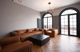 Продается Дом, 7 Kомнатная,  Окрестности Тбилиси, Цхнети