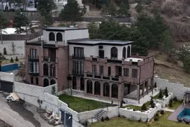 Продается Дом, 7 Kомнатная,  Окрестности Тбилиси, Цхнети