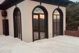 Продается Дом, 7 Kомнатная,  Окрестности Тбилиси, Цхнети