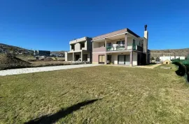 იყიდება სახლი, 10 ოთახიანი, ბათუმი