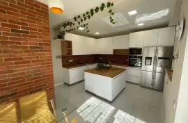 იყიდება სახლი, 10 ოთახიანი, ბათუმი