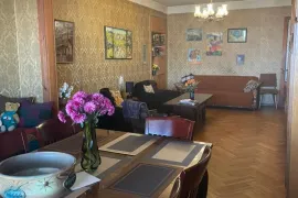 Продается квартира, 4 Kомнатная, Старое здание, Тбилиси, saburtalo