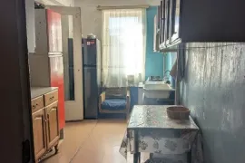 იყიდება ბინა, 3 ოთახიანი, ძველი აშენებული, ქუთაისი, ნიკეას დასახლება