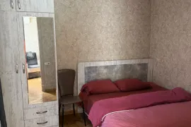 ქირავდება ბინა დღიურად, 1 ოთახიანი, ძველი აშენებული, თბილისი