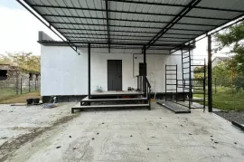 იყიდება სახლი, 4 ოთახიანი, ბათუმი