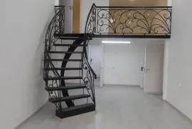 ქირავდება, უნივერსალური კომერციული  ფართი