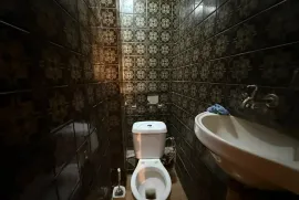 იყიდება ბინა, 5 ოთახიანი, ძველი აშენებული, თბილისი, საბურთალო