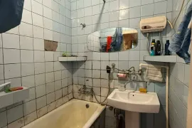 იყიდება ბინა, 5 ოთახიანი, ძველი აშენებული, თბილისი, საბურთალო