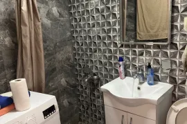 ქირავდება ბინა დღიურად, 1 ოთახიანი, ძველი აშენებული, თბილისი