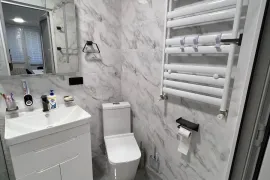 იყიდება ბინა, 4 ოთახიანი, ძველი აშენებული, თბილისი, ჩუღურეთი