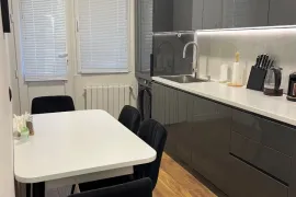 იყიდება ბინა, 4 ოთახიანი, ძველი აშენებული, თბილისი, ჩუღურეთი