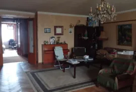 Продается квартира, 4 Kомнатная, Старое здание, Тбилиси, Дигоми