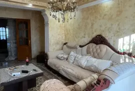 იყიდება ბინა, 5 ოთახიანი, ძველი აშენებული, თბილისი, დიღმის მასივი