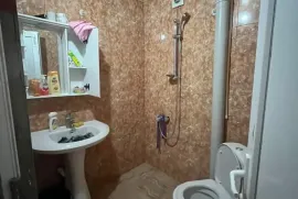 იყიდება ბინა, 5 ოთახიანი, ძველი აშენებული, თბილისი, დიღმის მასივი