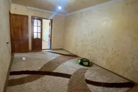 იყიდება ბინა, 5 ოთახიანი, ძველი აშენებული, თბილისი, დიღმის მასივი