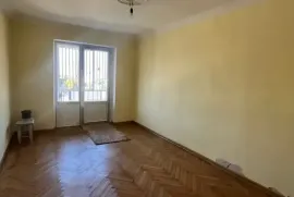 იყიდება ბინა, 5 ოთახიანი, ძველი აშენებული, თბილისი, დიღმის მასივი