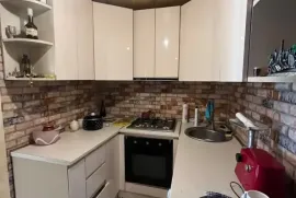 იყიდება ბინა, 5 ოთახიანი, ძველი აშენებული, თბილისი, დიღმის მასივი