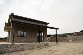 იყიდება სახლი, 4 ოთახიანი, თელავი, ვარდისუბანი 