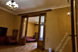 იყიდება ბინა, 6 ოთახიანი, ძველი აშენებული, თბილისი, ჩუღურეთი