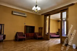 იყიდება ბინა, 6 ოთახიანი, ძველი აშენებული, თბილისი, ჩუღურეთი