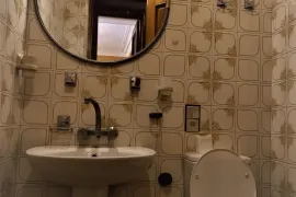 იყიდება ბინა, 6 ოთახიანი, ძველი აშენებული, თბილისი, ჩუღურეთი