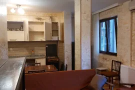 For Rent, 3 Room, Old building, Batumi, Rustaveli District