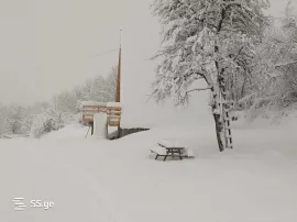 იყიდება სახლი, 3 ოთახიანი, ამბროლაური, ნიკორწმინდა