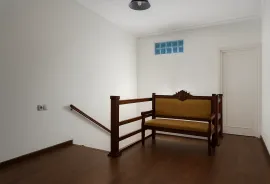 იყიდება ბინა, 7 ოთახიანი, ძველი აშენებული, თბილისი, საბურთალო