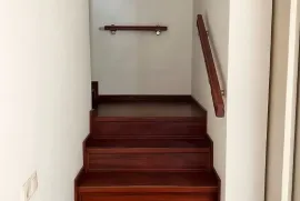 იყიდება ბინა, 7 ოთახიანი, ძველი აშენებული, თბილისი, საბურთალო