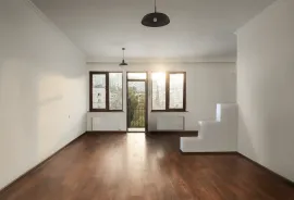 იყიდება ბინა, 7 ოთახიანი, ძველი აშენებული, თბილისი, საბურთალო