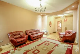 Продается квартира, 5 Kомнатная, Старое здание, Тбилиси, saburtalo