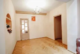 Продается квартира, 5 Kомнатная, Старое здание, Тбилиси, saburtalo