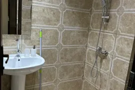 ქირავდება ბინა, 1 ოთახიანი, ახალი აშენებული, ბათუმი, რუსთაველის უბანი